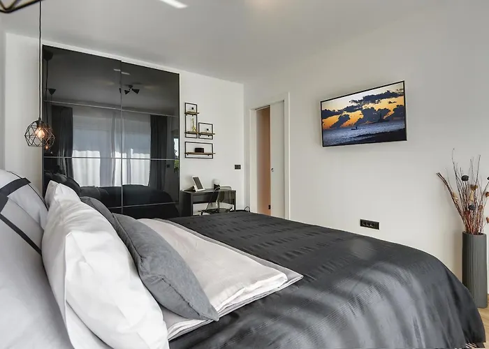 公寓 Giardini Penthouse