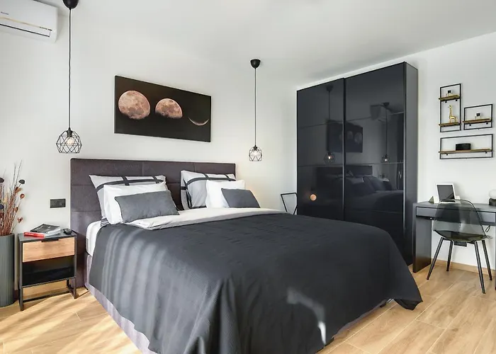 Giardini Penthouse פולה