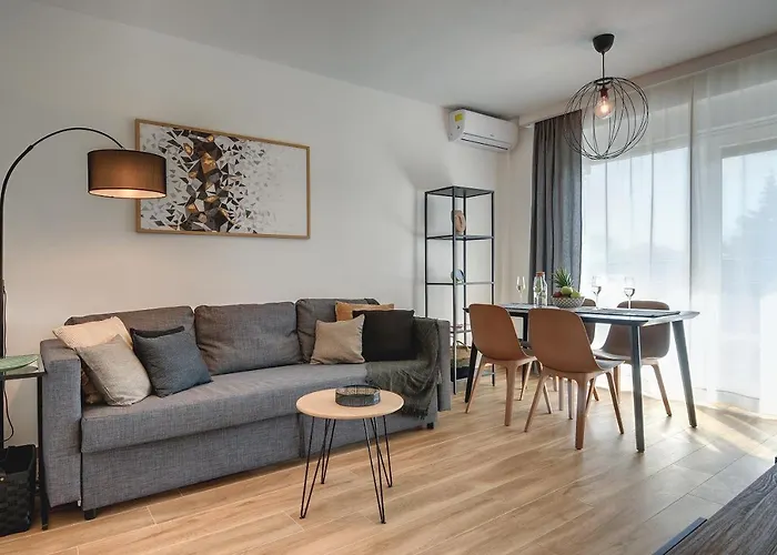 Giardini Penthouse פולה